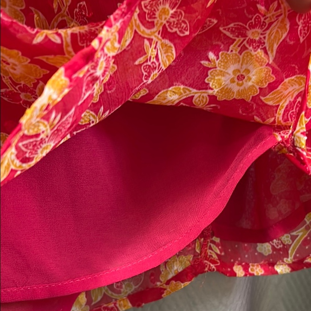 Pink Ruffled Sleeveless Blouse with V-Neck - Picture 5 of 11